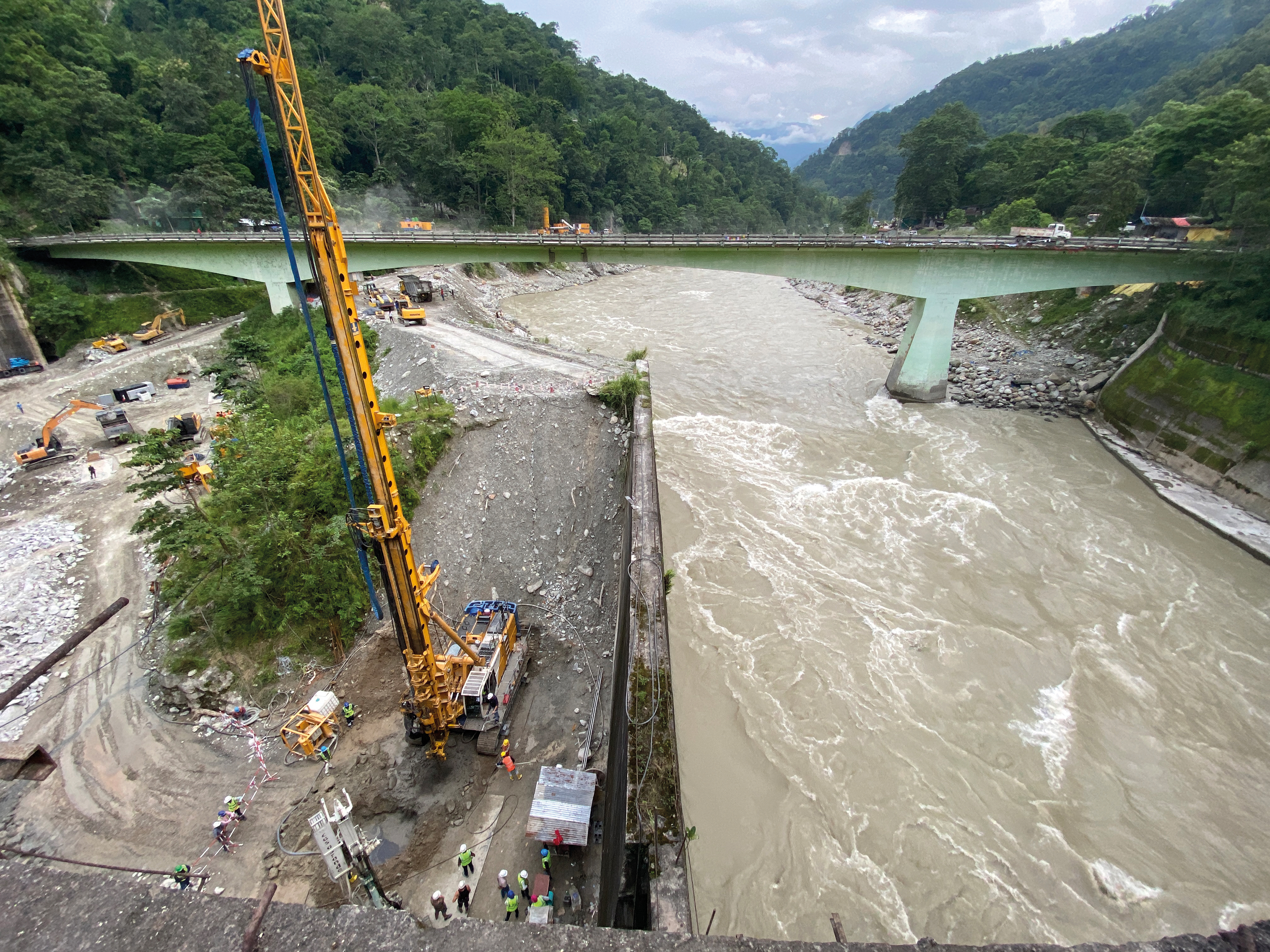 Strom aus Wasserkraft beim Teesta VI Hydro Electric Projekt in Indien von Bauer Spezialtiefbau